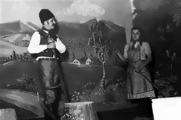 Pedesete godine su zadnje godine kada se još igraju češke povijesne drame – na fotografiji <em>Lešetínský kovář / Kovač iz sela Lešetín</em, narodna budnica autora Svatopluka Čecha u izvođenju amatera Češke besede Trojeglava. (foto Vlado Daněk)