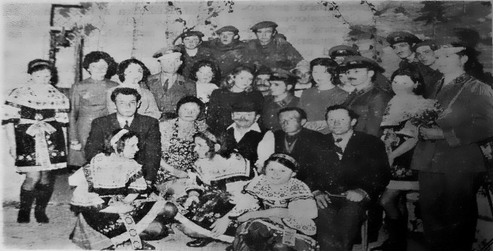 Operete su od 1972. do 1979. godine davane i u Hercegovcu. Na fotografiji iz tjednika Jednota vidimo ansambl operete <em>Odtroubeno / Odsvirano</em>. (Jednota 18/73)