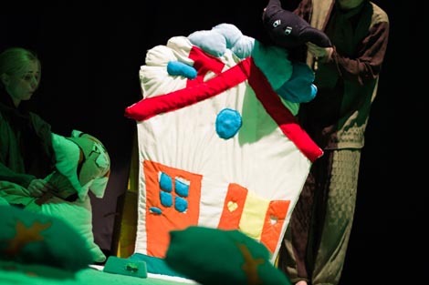 Kazališna družina Pinklec, Čakovec: Romano Bogdan (prema motivima priče Neposlušno mače Ivana Bjeliševa), <em>A tko si ti?</em>, red. Romano Bogdan, foto: Stela Horvat