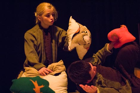 Kazališna družina Pinklec, Čakovec: Romano Bogdan (prema motivima priče Neposlušno mače Ivana Bjeliševa), <em>A tko si ti?</em>, red. Romano Bogdan, foto: Stela Horvat