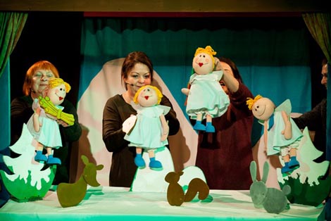 Dječje kazalište Branka Mihaljevića u Osijeku: Snježana Ivković i Lidija Helajz, Anđelčići, red. Snježana Ivković i Lidija Helajz