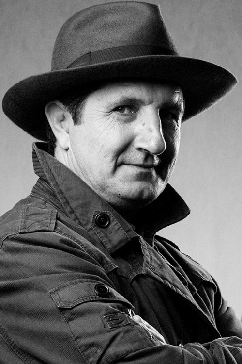 Ante Tomić (Split, 22. travnja 1970.), hrvatski književnik i novinar