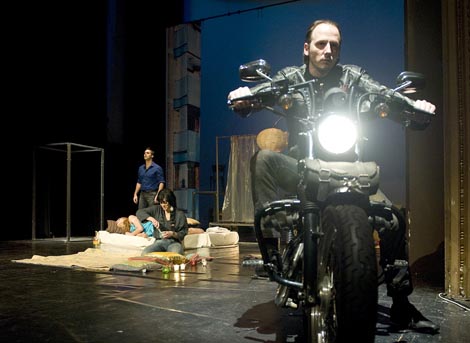 Hrvatsko narodno kazalište u Varaždinu: Roland Schimmelpfennig, Arapska noć, red. Dubravko Torjanac, foto: Darko Gorenak