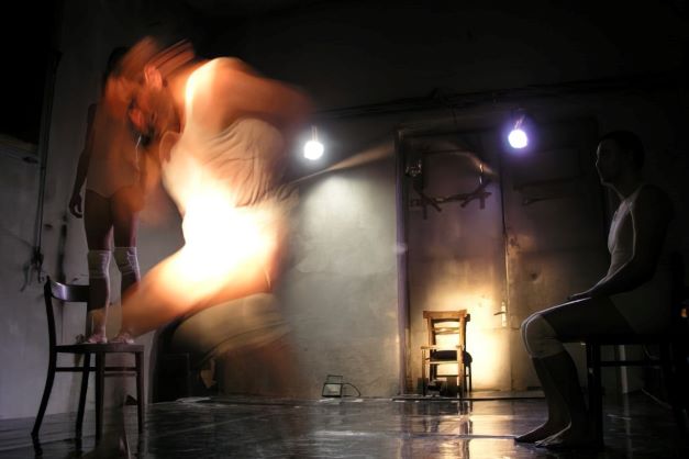 BadCo, <em>Čovjek stolac</em>, red. i kor. Goran Sergej Pristaš