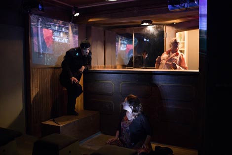 Eurokaz, Zagreb: Bife Titanik, prema pripovijetki Bife Titanik Ive Andrića, raspravi Strah i drhtanje Sørena Kierkegaarda, romanu Ljubavnik u Bolzanu Sándora Máraia, red. Branko Brezovec