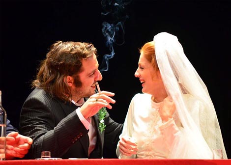 Zagrebačko gradsko kazalište Komedija, Zagreb: Mate Matišić: Bljesak zlatnog zuba, red. Zoran Mužić 