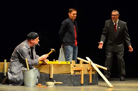 Zagrebačko gradsko kazalište Komedija, Zagreb: Mate Matišić: Bljesak zlatnog zuba, red. Zoran Mužić 