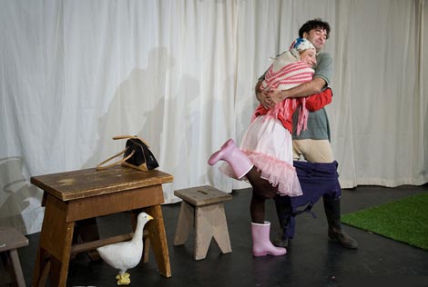 Scena Zvonimir Rogoz Hrvatskog narodnog kazališta u Varaždinu: Bogi Ivač znova (prema motivima srednjevjekovnih francuskih farsi nepoznata autora), red. Ljubomir Kerekeš