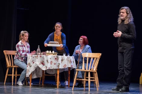 Dječje kazalište Branka Mihaljevića, Osijek: Božićna priča, red. Ivica Lučić