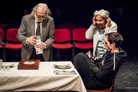 Gostovanje: Sarajevski ratni teatar (SARTR) i Internacionalni teatarski festival MESS – Scena MESS, Sarajevo: Igor Štiks, Brašno u venama, red. Boris Liješević (u Teatru Exit, Zagreb)