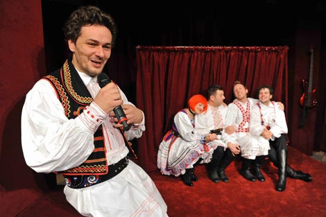 Noćna scena Satiričkog kazališta Kerempuh, Zagreb: Cabaret Chishche Lishche, red. Chishche Lishche