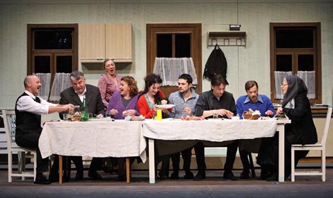 Gradsko dramsko kazalište Gavella: Davor Špišić, Crne oči, red. Dražen Ferenčina