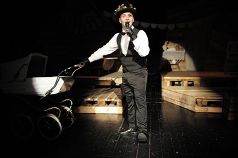 Kazalište Virovitica, Gradsko kazalište Joza Ivakić, Vinkovci: Tit Makcije Plaut, Ćup, red. Renata Carola Gatica, foto: www.kazalistevirovitica.hr