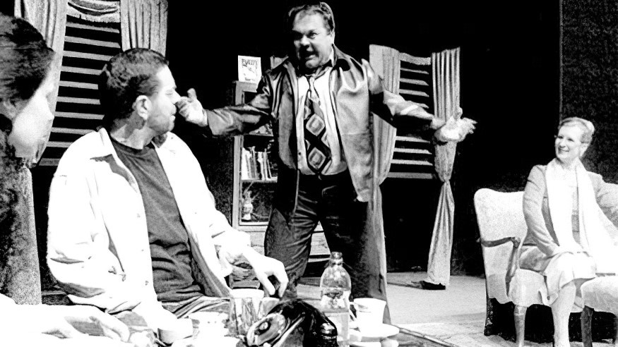 Kazalište mladih, Split: Vlatko Perković, <em>Deus ex machina</em>, red. Vanča Kljaković, 1997. Na slici: Jasmina Žiljak, Vladimir Davidović, Filip Radoš, Snježana Sinovčić-Šiškov