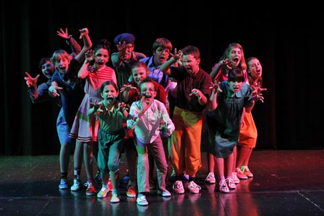 Hrvatsko narodno kazalište Ivana pl. Zajca i Kazališna radionica Malik za mlade, Rijeka: Helena Petković (prema motivima priča Roalda Dahla), Djevojčak u vještičjem vrtlogu; red. Helena Petković