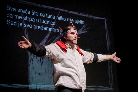 Ozren Grabarić u predstavi Dnevnik jednog luđaka