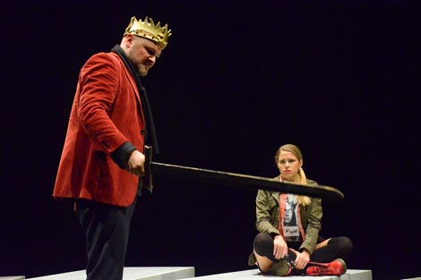 Srpsko narodno pozorište Novi Sad i Centar za razvoj vizuelne kulture, Novi Sad: Dejan Dukovski, Duh koji hoda (Prometejev put), red. Aleksandar Popovski