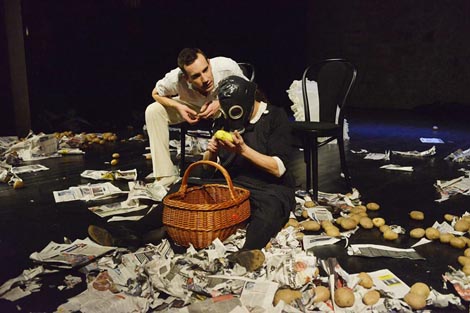 Gradsko kazalište Marina Držića, Dubrovnik: Rade Jarak, Duša od krumpira, red. Ozren Prohić, foto: Zeljko Tutnjevic