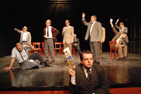 Knjaževsko-srpski teatar, Kragujevac, Bosansko narodno pozorište Zenica, Kazalište Virovitica: Reginald Rose, 12 gnjevnih ljudi, red. Neil Fleckman