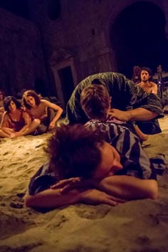 66. Dubrova&ccaron;ke ljetne igre: Festivalski dramski ansambl, Michel Houellebecq, Elementarne &ccaron;estice, red. Ivica Buljan 