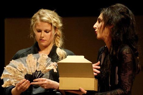 Hrvatsko narodno kazalište u Osijeku: Tena Štivičić, Fragile!, red. Snježana Banović (na slici Ivana Soldo i Tatjana Bertok-Zupković)