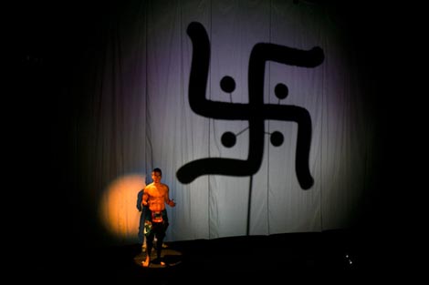 Back to Back Theatre, Australija, Ganeš protiv Trećeg Reicha (Ganesh Versus the Third Reich), red. Bruce Gladwin