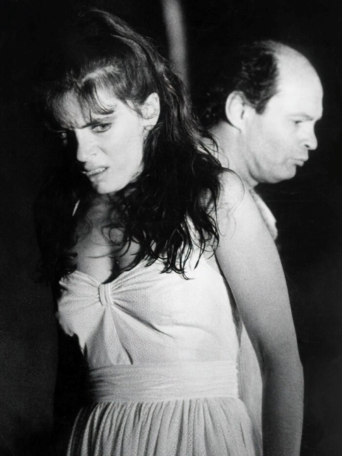 Mira Furlan kao Helena i Mustafa Nadarević kao Menelaj, Euripid: <em>Helena</em>, red. Paolo Magelli, HNK Split 1990.
