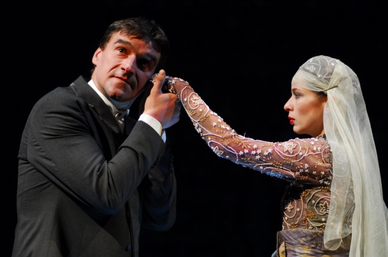 Milan Ogrizović, <em>Hasanaginica</em>, adaptacija i režija Mustafa Nadarević, HNK u Zagrebu, 2006.