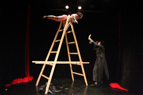 Kazalište Mala scena i Triko cirkus teatar, Zagreb: Lana Šarić, Iglica, red. Ivica Šimić