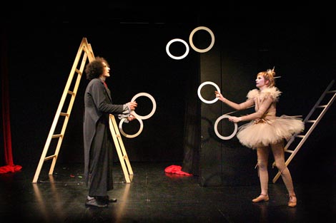 Kazalište Mala scena i Triko cirkus teatar, Zagreb: Lana Šarić, Iglica, red. Ivica Šimić