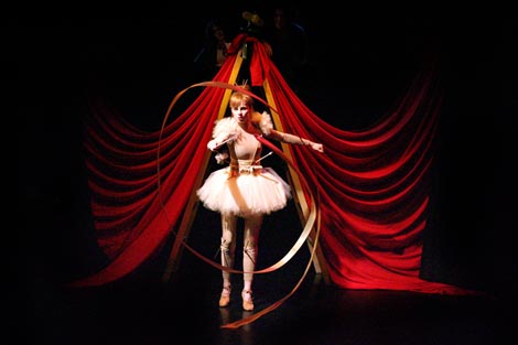 Kazalište Mala scena i Triko cirkus teatar, Zagreb: Lana Šarić, Iglica, red. Ivica Šimić