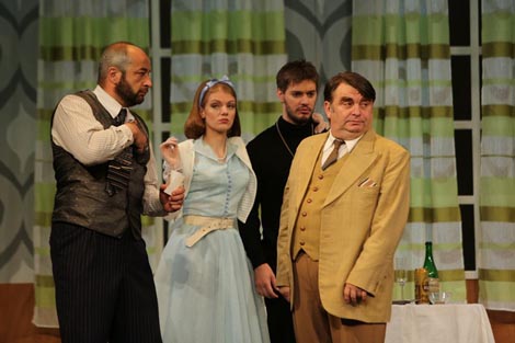 Hrvatsko narodno kazalište u Osijeku: Richard Bean, Jedan čovjek, dva šefa, red. Radovan Marčić