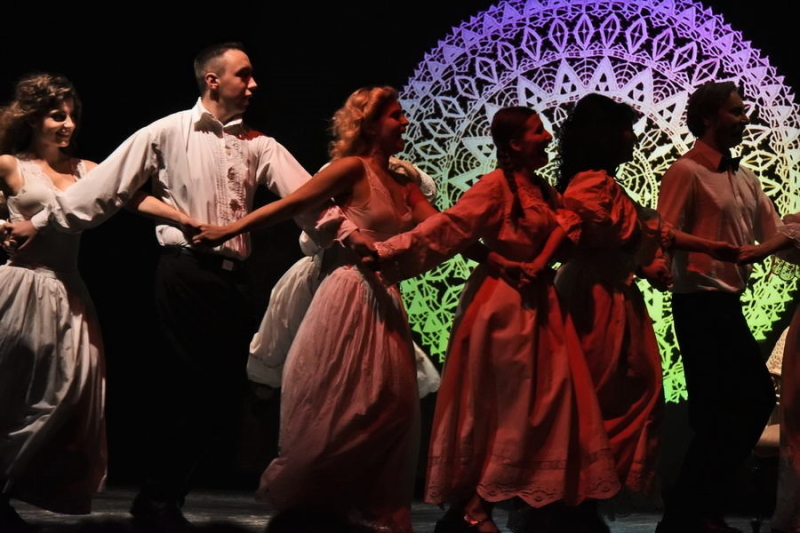 Gradsko kazalište <em>Joza Ivakić</em> Vinkovci, Hrvatsko kazalište u Pečuhu: Joza Ivakić, <em>Vrzino kolo</em>, red. Vjekoslav Janković, 2017.