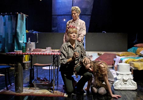 Scena 55 Hrvatskog narodnog kazališta Split: Davor Špišić, Kaćuše, red. Marica Grgurinović