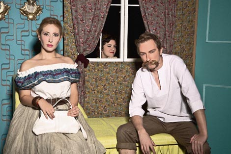 Satiričko kazalište Kerempuh, Zagreb: Kod Martinovih (prema motivima komedije Eugénea Labichea <em>Najsretniji od trojice</em>), red. Renata Carola Gatica