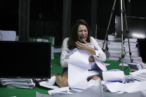 Slovensko ljudsko gledališče, Celje: Mike Bartlett, Krči, red. Jure Novak