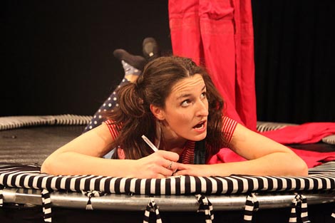 Kazalište Mala scena, Triko circus teatar, Zagreb: Nina Horvat (prema istoimenoj knjizi Otfrieda Preusslera), Mala vještica, red. Ivica Šimić