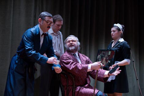 Satiričko kazalište Kerempuh, Zagreb: Duško Kovačević, Maratonci trče počasni krug (Desni profil Beograda), red. Iva Milošević