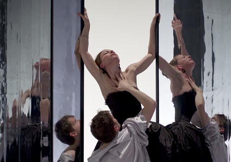 Slovensko narodno gledališče, Maribor: Choderlos de Laclos / Christopher Hampton, Opasne veze (Nevarna razmerja), red. Aleksandar Popovski