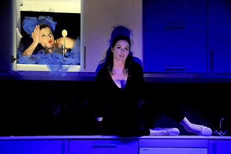 Dvorana Gorgona Muzeja suvremene umjetnosti, Zagreb: Njarabum (temeljeno na dramskim i pjesničkim predlošcima Radovana Ivšića, red. Anja Maksić Japundžić (produkcija: Eurokaz, Zagreb, MSU Zagreb, Focus on Art and Science, EU)