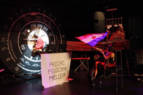 Eurokaz, Zagreb, Muzej suvremene umjetnosti, Zagreb: Plaidoyer po pički. Piši propast predstave! (prema tekstu Milka Valenta i konceptu Dalibora Martinisa priredio kolektiv predstave), red. Dalibor Martinis