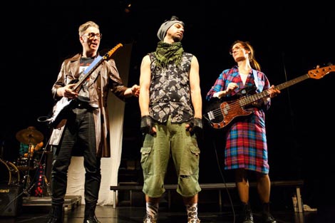 Teatar Exit, Zagreb, Kazališna družina Pinklec, Čakovec i Teatar Poco Loco, Zagreb: Milena Bogavac, Pola-pola, red. Renata Carola Gatica