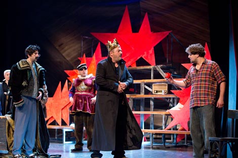 Satiričko kazalište Kerempuh, Zagreb: Ivo Brešan, Predstava Hamleta u selu Mrduša Donja, red. Vinko Brešan