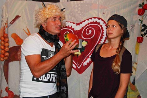 Kazalište Prijatelj, Zagreb: Hrvoje Zalar, Priča o Bljaksonima (ili zašto treba dobro jesti?), red. Hrvoje Zalar