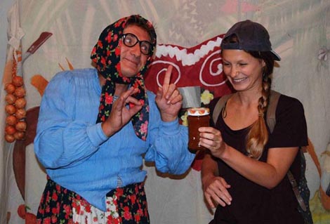 Kazalište Prijatelj, Zagreb: Hrvoje Zalar, Priča o Bljaksonima (ili zašto treba dobro jesti?), red. Hrvoje Zalar