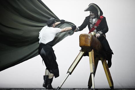 Livio Badurina, Bojan Navojec; Hrvatsko narodno kazalište u Zagrebu: Lav Nikolajevič Tolstoj, Rati i mir, red. Tomaž Pandur, foto: © Aljoša Rebolj