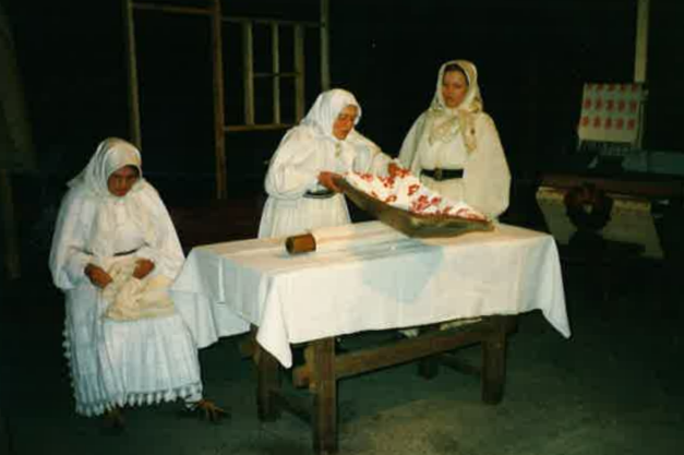 Predstava <em>Vuznička pisanica</em> Teatra &TD, Zagreb, 1992.