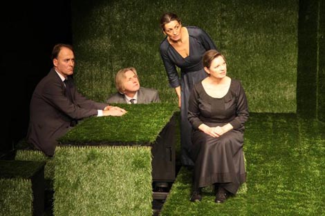 Zagrebačko kazalište mladih: Olja Lozica, Sada je, zapravo, sve dobro, red. Olja Lozica