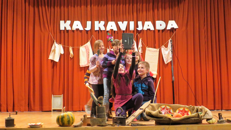 Igrokaz Božice Brkan <em>Selfie na kipec</em> u izvedbi malih Križana iz Društva Naša djeca i Amaterskog kazališta Josip Badalić na 23. Kajkavijadi u Varaždinskim Toplicama 2015.