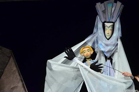 Zagrebačko kazalište lutaka: Hans Christian Andersen – Petra Mrduljaš, Snježna kraljica, red. Dario Harjaček